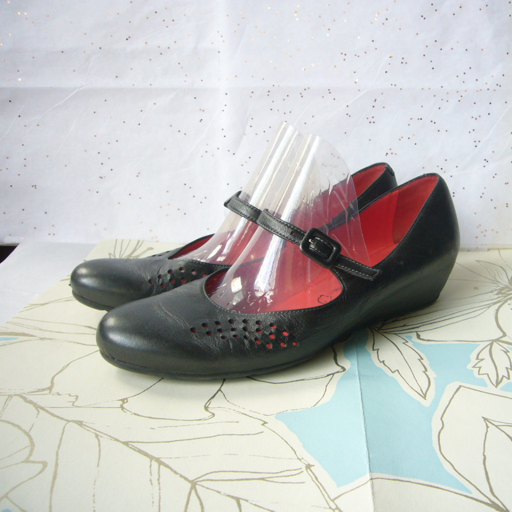 Pas de Rouge Black Leather Mary Jane Hidden Wedge 9.5M Classic Academia Comfort